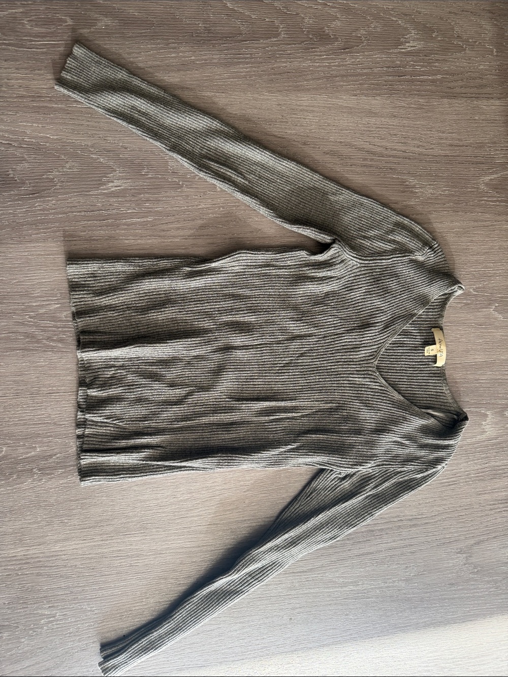 Long Sleeve Ribbed V-Neck Sweater - medium gray